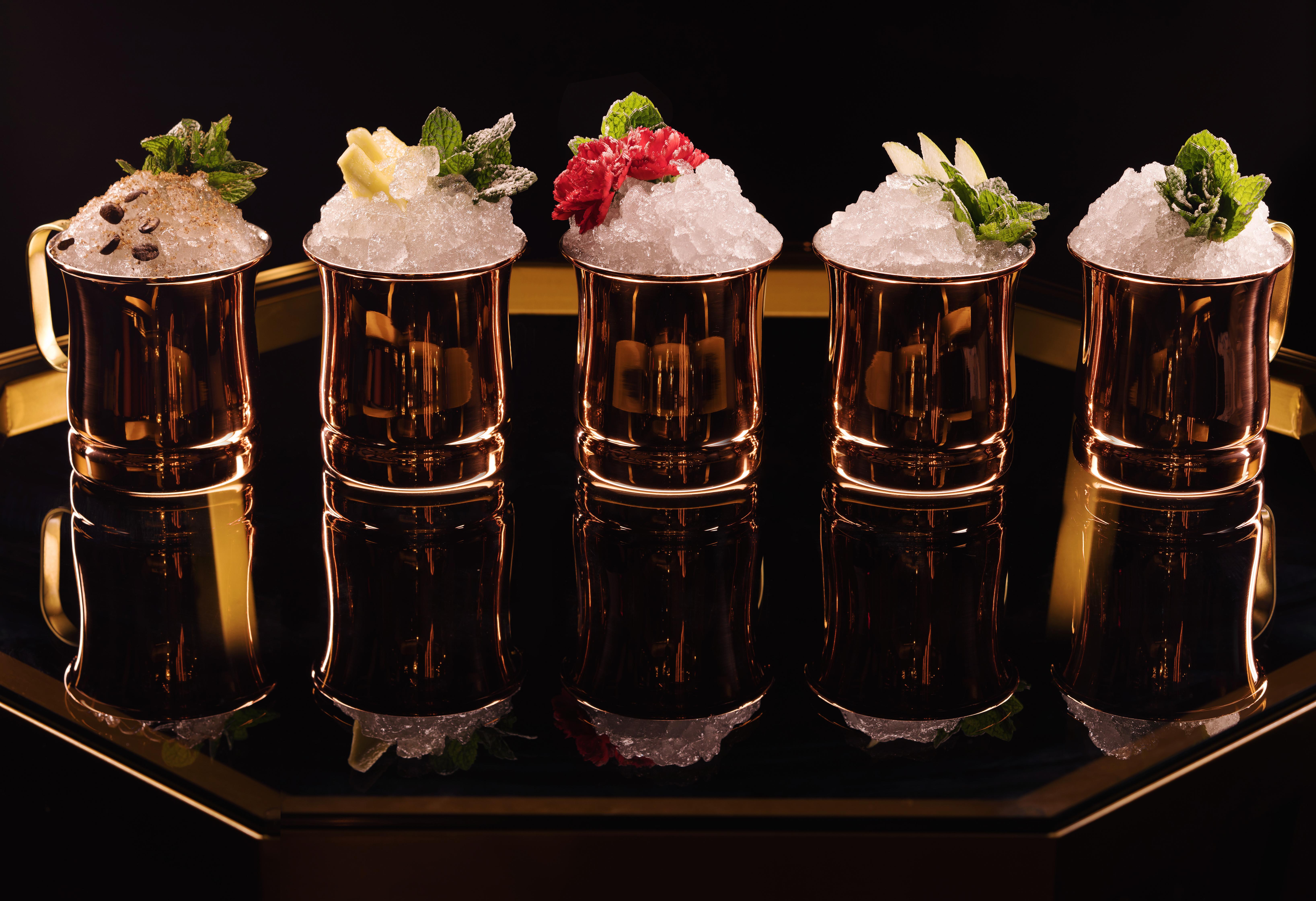 The Venetian Resort Las Vegas Exterior foto Cocktails at the Mandarin Oriental, Hong Kong
